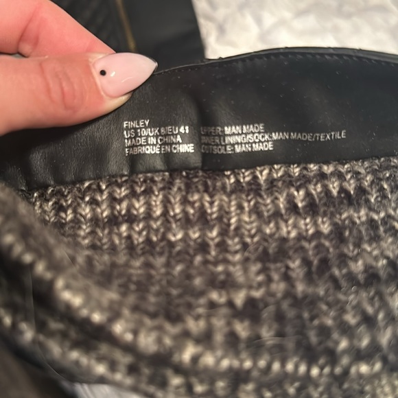 Boots size 10 - Picture 5 of 6